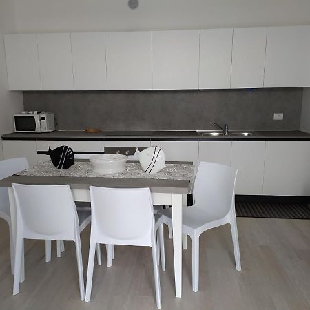 Jesolo Appartamenti F2 - Black And White Экстерьер фото