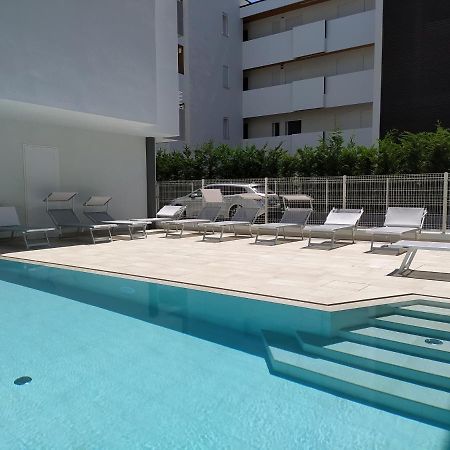 Jesolo Appartamenti F2 - Black And White Экстерьер фото