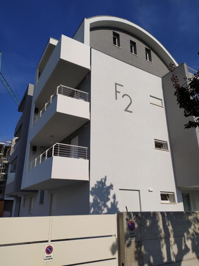 Jesolo Appartamenti F2 - Black And White Экстерьер фото