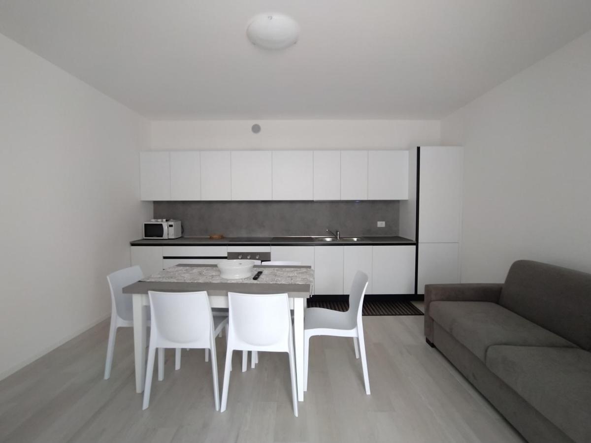 Jesolo Appartamenti F2 - Black And White Экстерьер фото