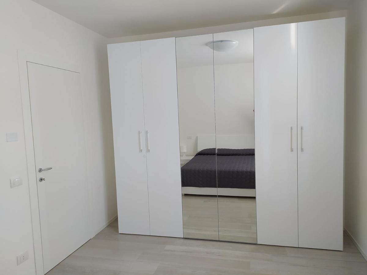 Jesolo Appartamenti F2 - Black And White Экстерьер фото