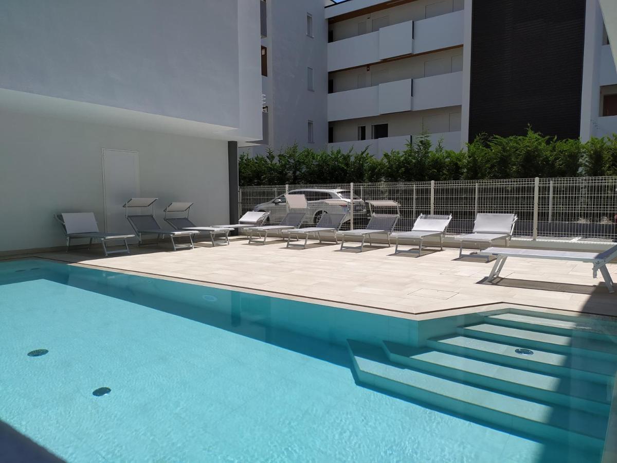 Jesolo Appartamenti F2 - Black And White Экстерьер фото